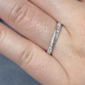 【ジュエリーツツミ(JEWELRY TSUTSUMI)の口コミ】 シンプルながらも上品で飽きがこないデザインを気に入り、試着しました。…