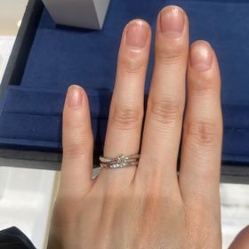 【4℃ BRIDAL(ヨンドシーブライダル)の口コミ】 アシンメトリーなデザインであるため、個性的なところを魅力に感じ試着さ…