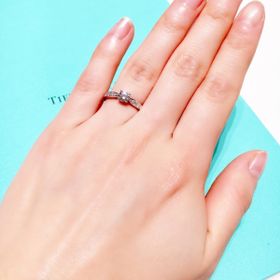 【ティファニー(Tiffany & Co.)の口コミ】 サイドにもダイヤがついており、一周ほとんどダイヤでキラキラしています…