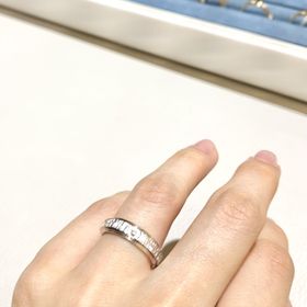 【ピアジェ(PIAGET)の口コミ】 他と被らないデザインで探している中で、試着しに行きました。時計のブラ…