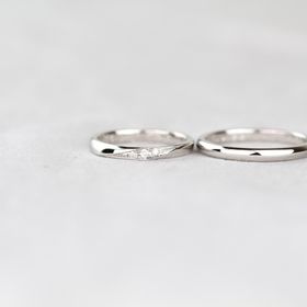 【Craft Jewelry karenの口コミ】 シンプルなデザインですが、
内側にオリジナルの彫り込みを入れられます。…