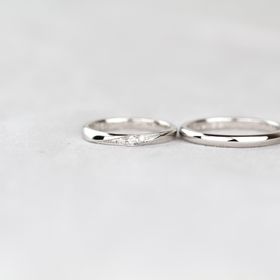 【Craft Jewelry karen】の口コミ シンプルなデザインですが、
内側にオリジナルの彫り込みを入れられます。...