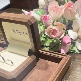 【TANZO.(鍛造指輪)の口コミ】 デザインが豊富で、いろいろな色や素材から選ぶことが出来ました。刻印も…