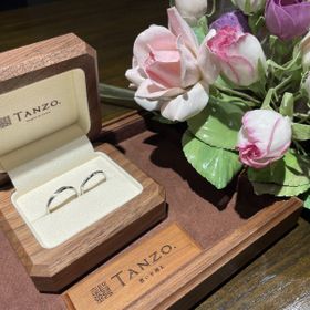 【TANZO.(鍛造指輪)の口コミ】 ウェーブ
シンプルデザイン
オリジナルで2人だけの特別な指輪を作ることが…