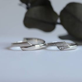 【CRAFY(クラフィ)の口コミ】 デザインは人と被らない感じにしたくて、2本が重なっているように見える、…