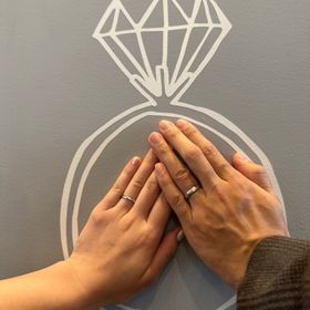 【NIESSING(ニーシング)の口コミ】 私は艶ありダイヤ5個3mm、彼はマット4mmです。
普段はカジュアルにリング…