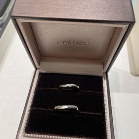 【アイプリモ(I-PRIMO)の口コミ】 ツートーンカラーで他にあまり見ないデザインが気に入りました。
指輪のデ…