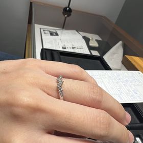 【エクセルコダイヤモンド(EXELCO DIAMOND)の口コミ】 ずばり！どの角度から見てもダイヤが光ってるのが魅力的でした！
デザイン…