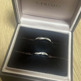 【アイプリモ(I-PRIMO)の口コミ】 結婚指輪らしいデザインで、ダイヤモンドのキラキラとした輝きや、2つの指…