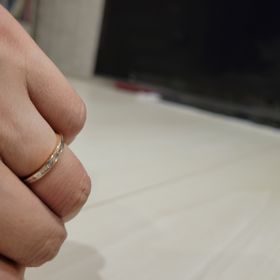 【ORECCHIO(オレッキオ)の口コミ】 リングははだ馴染みの良いゴールドにしました。ダイヤが入っていて、ハー…