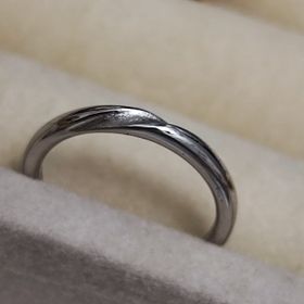 【TRECENTI(トレセンテ)の口コミ】 金属を盛って曲線に仕上げているため、摩擦が少なく着け心地が良い。
耐久…