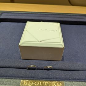 【TOWA(永遠)の口コミ】 シンプルですが指がキレイに見えるデザインに惹かれました。
ウェーブのデ…