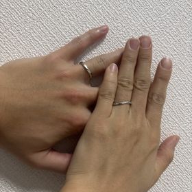 【アイプリモ(I-PRIMO)の口コミ】 滑らかなウェーブが細身の指をより綺麗にみせてくれます。女性側の方は婚…