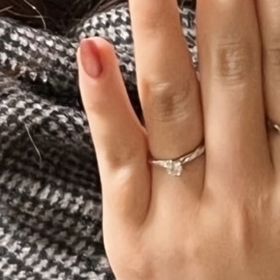 【銀座ダイヤモンドシライシの口コミ】 プロポーズの際にいただきましたがダイヤモンドがとても綺麗で見惚れてし…