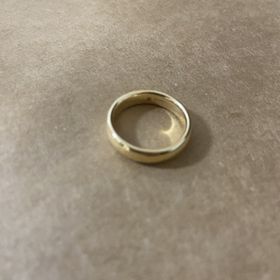 【TANZO.(鍛造指輪)の口コミ】 タンゾウは名前の通り、鍛造されて作られています。
悲しいことですが簡単…