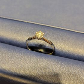 【銀座ダイヤモンドシライシの口コミ】 ダイヤモンドの品質が良く品質について教えてもらったが、とても質の良い…