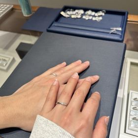 【銀座ダイヤモンドシライシの口コミ】 シンプルで長く使える、ダイヤモンドも派手すぎず良かった
男性もビジネス…