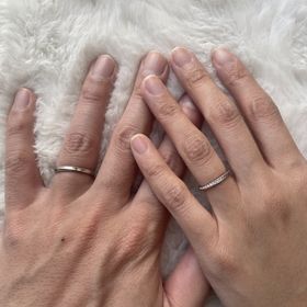 【銀座ダイヤモンドシライシの口コミ】 妻はウェーブデザインでダイヤが散りばめられております。指輪自体は細過…