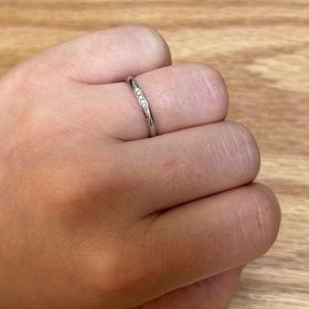 【俄(にわか)の口コミ】 もともと俄の婚約指輪を持っていたので、それに重ね付けできるデザインを…