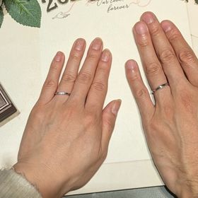 【アイプリモ(I-PRIMO)の口コミ】 リングにウェーブがかかっていて指に馴染むようデザインされたものです。
…