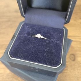 【銀座ダイヤモンドシライシの口コミ】 デザインがすごくすごく可愛くて、キラキラしてとってもお気に入りです。…