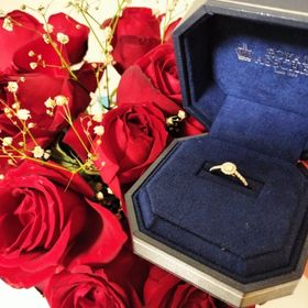 【ROYAL ASSCHER(ロイヤル・アッシャー)の口コミ】 華やかなデザインが好きだったのでゴージャスタイプのデザインを探してい…