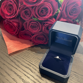 【銀座ダイヤモンドシライシの口コミ】 ダイヤモンド本来の輝きを生かすカット技術により、ダイヤモンドの輝きが…