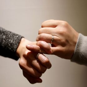 【出雲結(いずもゆい)の口コミ】 シンプルなデザインではありますが、ピンクゴールドのラインやダイヤがア…