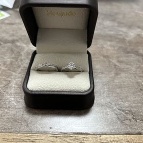 【宝寿堂(ほうじゅどう)の口コミ】 ダイヤが沢山入ってて、存在感もあり輝きが綺麗です。デザインも少し個性…