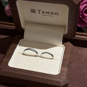【TANZO.(鍛造指輪)の口コミ】 鍛造加工のため指輪自体に強度があり、結婚生活のなかで長く一緒に使って…