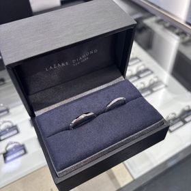 【ラザール ダイヤモンド(LAZARE DIAMOND)の口コミ】 指輪のデザインに一目惚れでした。
私はダイヤが斜めに入っているデザイン…