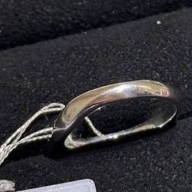 【TRECENTI(トレセンテ)の口コミ】 妻がこちらとペアのダイヤのついたウェーブデザインが気になるとのことで…