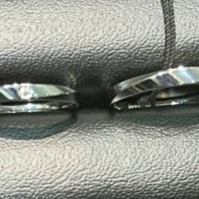 【ラザール ダイヤモンド(LAZARE DIAMOND)の口コミ】 珍しいねじれたデザインに惹かれ試着しました。太めでしっかりしているの…