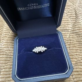 【銀座ダイヤモンドシライシの口コミ】 ダイヤモンドはある程度大きい方が好ましく、0.321カラットと0.2カラッと…