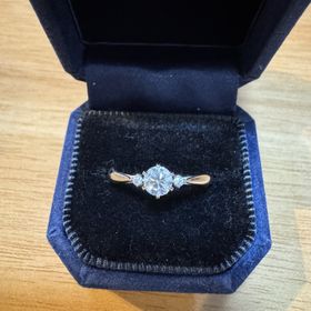 【LAPAGE(ラパージュ)】の口コミ プロポーズパックでダイヤモンドを自分が購入し、プロボーズ後に
2人で選...