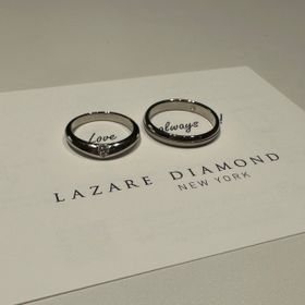 【ラザール ダイヤモンド(LAZARE DIAMOND)の口コミ】 新郎用にはジュリアードPR、新婦用にはベルビューPRを選びました。
各々の…