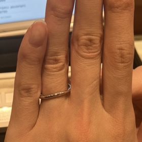 【ケイウノ ブライダル(K.UNO BRIDAL)の口コミ】 シンプルなデザインを探していたので、お店にあるラインナップの中でもシ…