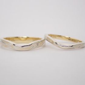 【杢目金屋(もくめがねや)の口コミ】 分かち合いの証の木目をデザインにあしらった個性派のデザインがとても気…