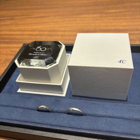 【4℃ BRIDAL(ヨンドシーブライダル)の口コミ】 デザイン性が良かった。とても選択肢が多い。そして、ケースなどに刻印を…