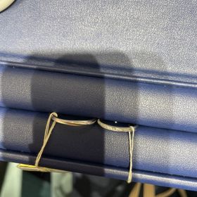 【銀座ダイヤモンドシライシの口コミ】 他のブランド含め色々試着しましたが、私の指が長いことから、形はストレ…