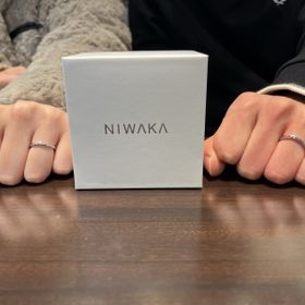 【俄(にわか)の口コミ】 華奢で指が綺麗に見えるところがめちゃめちゃオススメです。やはり女性目…