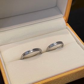 【ケイウノ ブライダル(K.UNO BRIDAL)の口コミ】 元々あったデザインにセミオーダーという形で作ってもらいました。
リング…