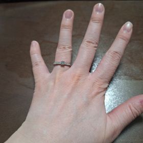 【エクセルコダイヤモンド(EXELCO DIAMOND)の口コミ】 サイドまでメレダイヤが着いているデザインを選択しました。角度によって…