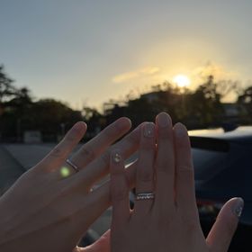 【ケイウノ ブライダル(K.UNO BRIDAL)の口コミ】 結婚指輪は、ストレートタイプで、表面のマット加工で凹凸があるようなデ…