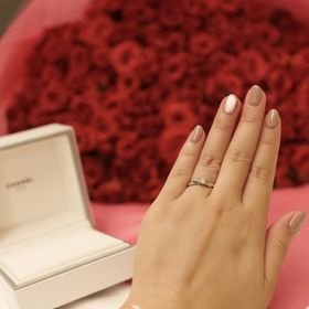 【シャネル(CHANEL)の口コミ】 デザインが可愛らしくて決め手になりました。指輪リボンで包み込んでくれ…
