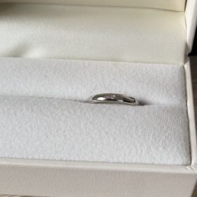 【Timeless ones Lovers(タイムレスワンズラバーズ)の口コミ】 シンプルなデザインにしたので毎日つけやすく気に入っています。ダイヤが…