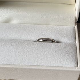 【Timeless ones Lovers(タイムレスワンズラバーズ)】の口コミ シンプルなデザインにしたので毎日つけやすく気に入っています。ダイヤがつ...