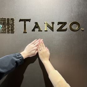 【TANZO.(鍛造指輪)の口コミ】 普段から指輪を着け慣れていない私達にとって着け心地はこだわりたいポイ…