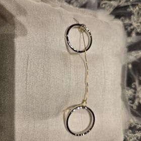 【ケイウノ ブライダル(K.UNO BRIDAL)の口コミ】 さりげないデザインですが、私がゴールド、主人がシルバーが好きなのでふ…