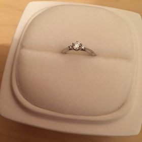 【俄(にわか)の口コミ】 予算の都合で大きなダイヤモンドは購入できませんでしたが、小さくても上…